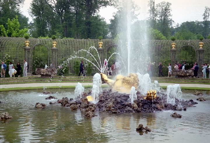 10 Versailles - Titan fountain.jpg